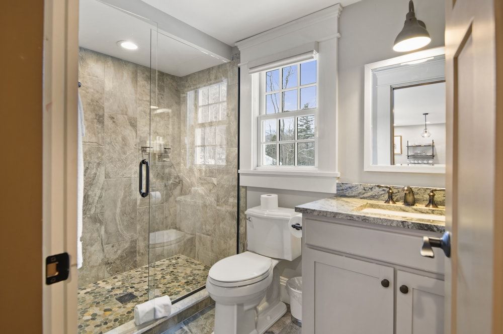 Brook Bound Inn Superior Suite 9