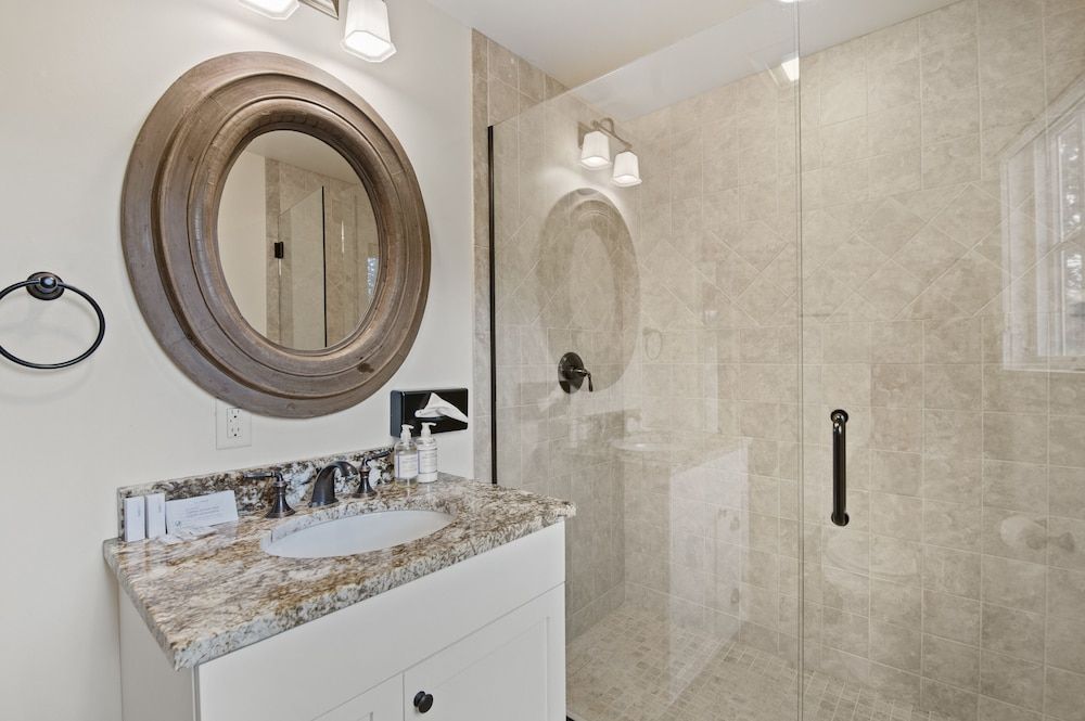 Brook Bound Inn Luxury Chalet 10