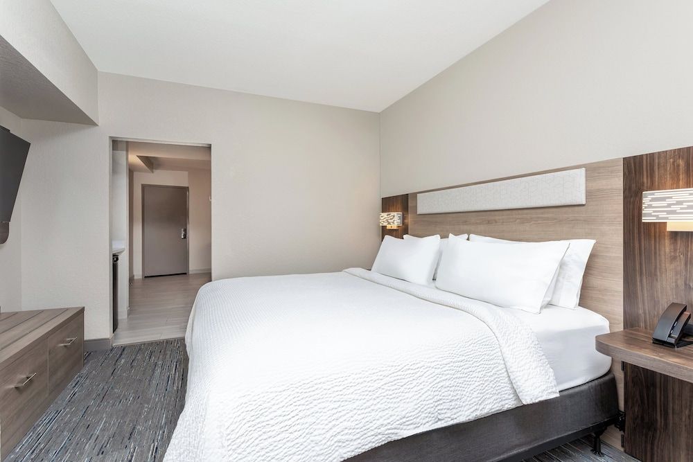 Holiday Inn Express & Suites Ormond Beach - North Daytona by IHG Suite, 1 Bedroom 3