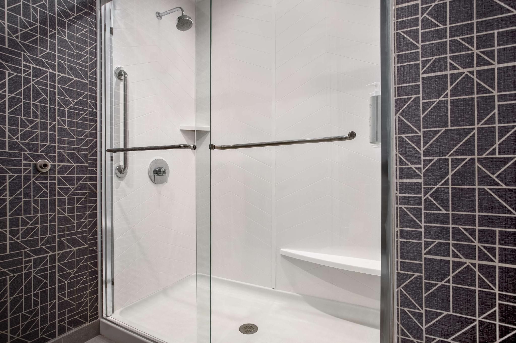 1 King Hearing Accessible Efficiency Suite