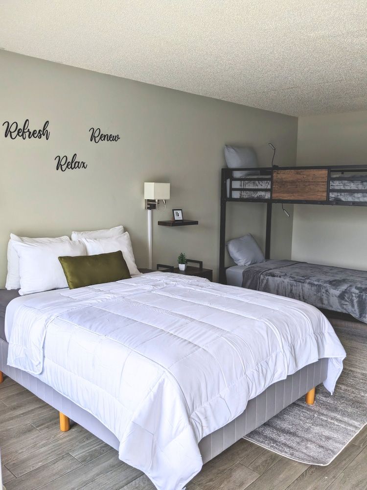 Deluxe Family Room