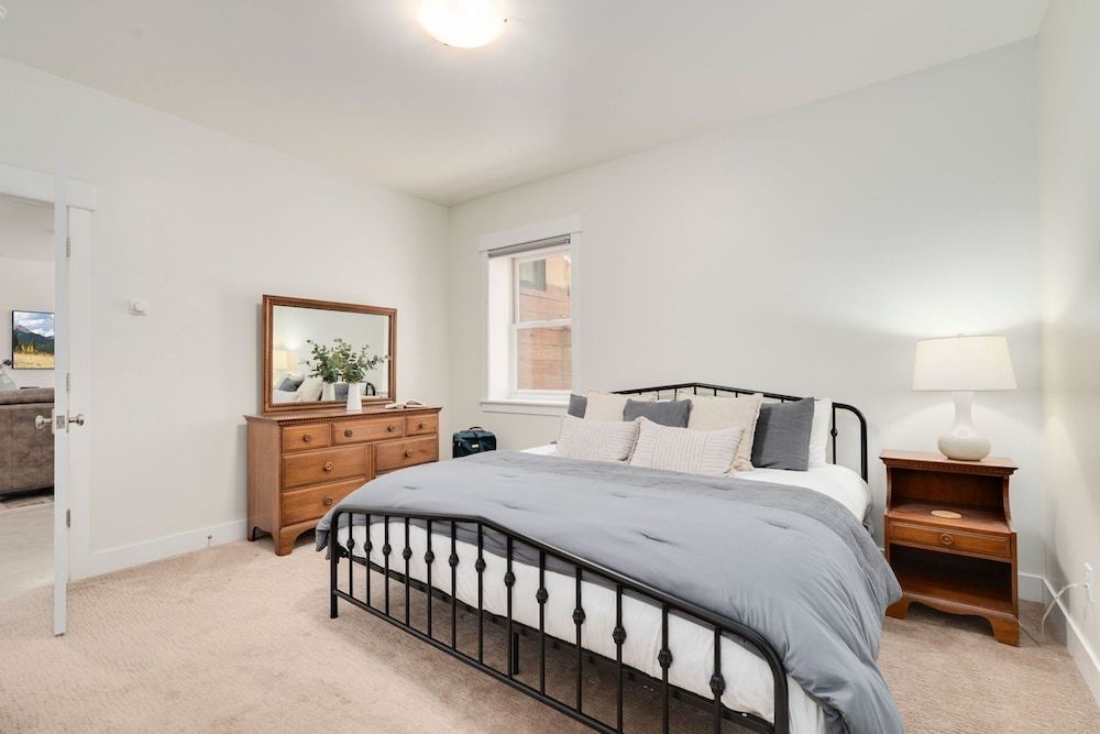 House, Multiple Beds, Patio, Garden View (616 Peterson St*)