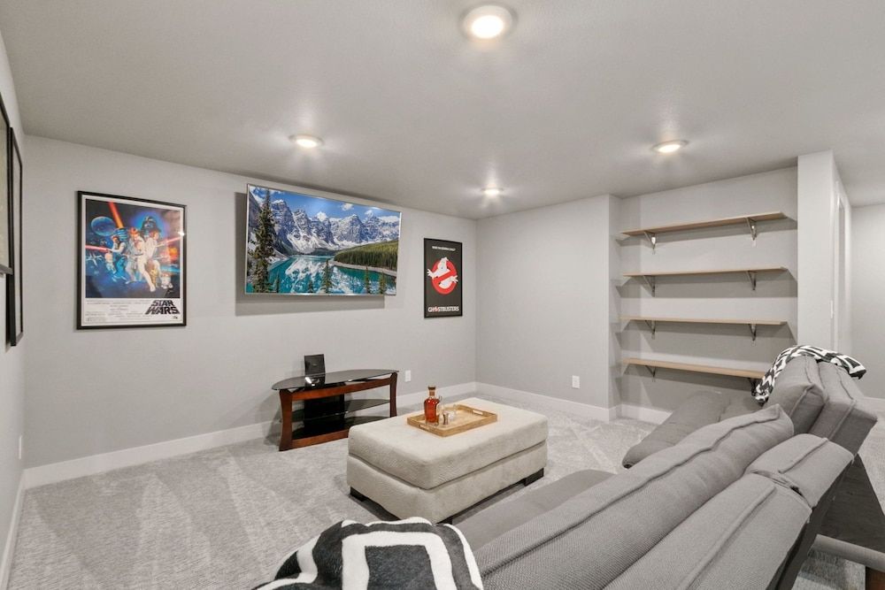 Luxury Home With Spectacular Rocky Mountain Views House, Multiple Beds, Patio, Mountain View (39749 Hilltop Circle) 9