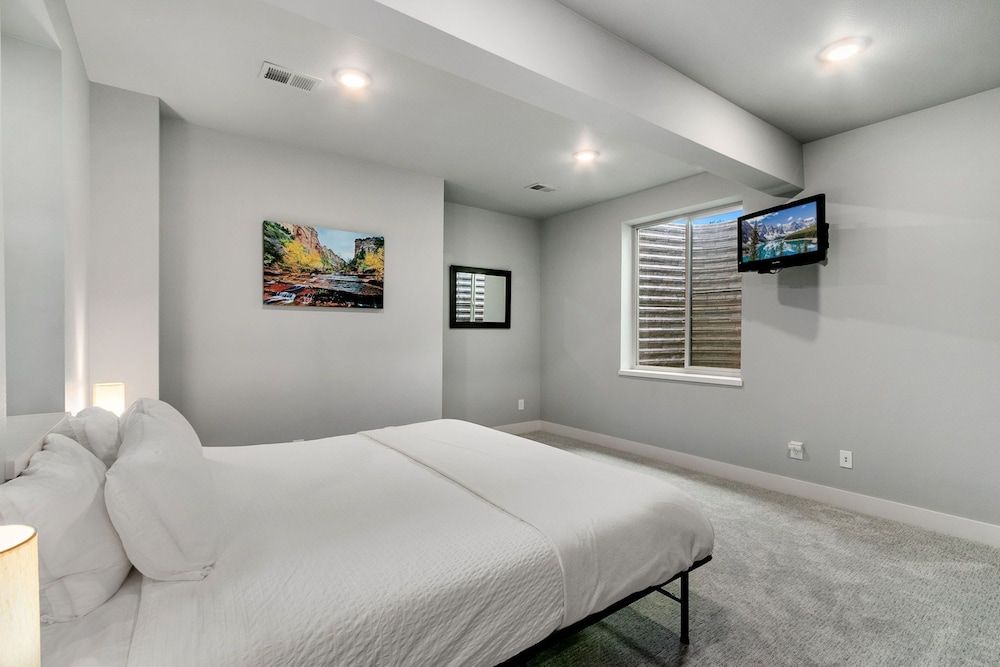 Luxury Home With Spectacular Rocky Mountain Views House, Multiple Beds, Patio, Mountain View (39749 Hilltop Circle) 4