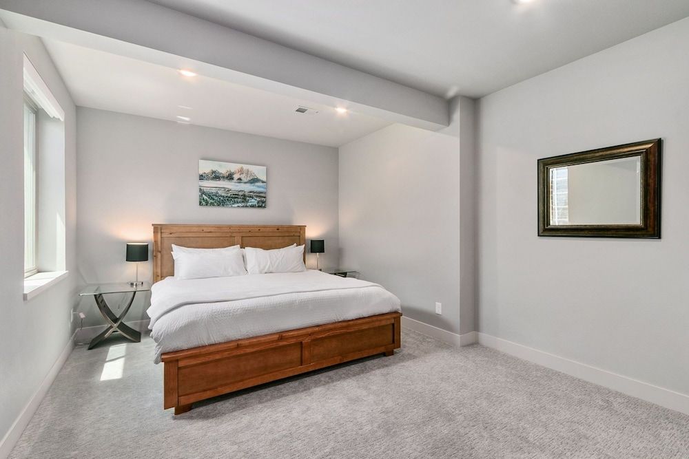 Luxury Home With Spectacular Rocky Mountain Views House, Multiple Beds, Patio, Mountain View (39749 Hilltop Circle) 2