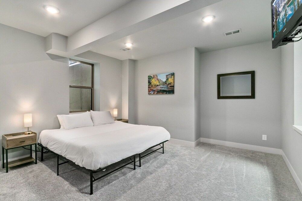 Luxury Home With Spectacular Rocky Mountain Views House, Multiple Beds, Patio, Mountain View (39749 Hilltop Circle) 5