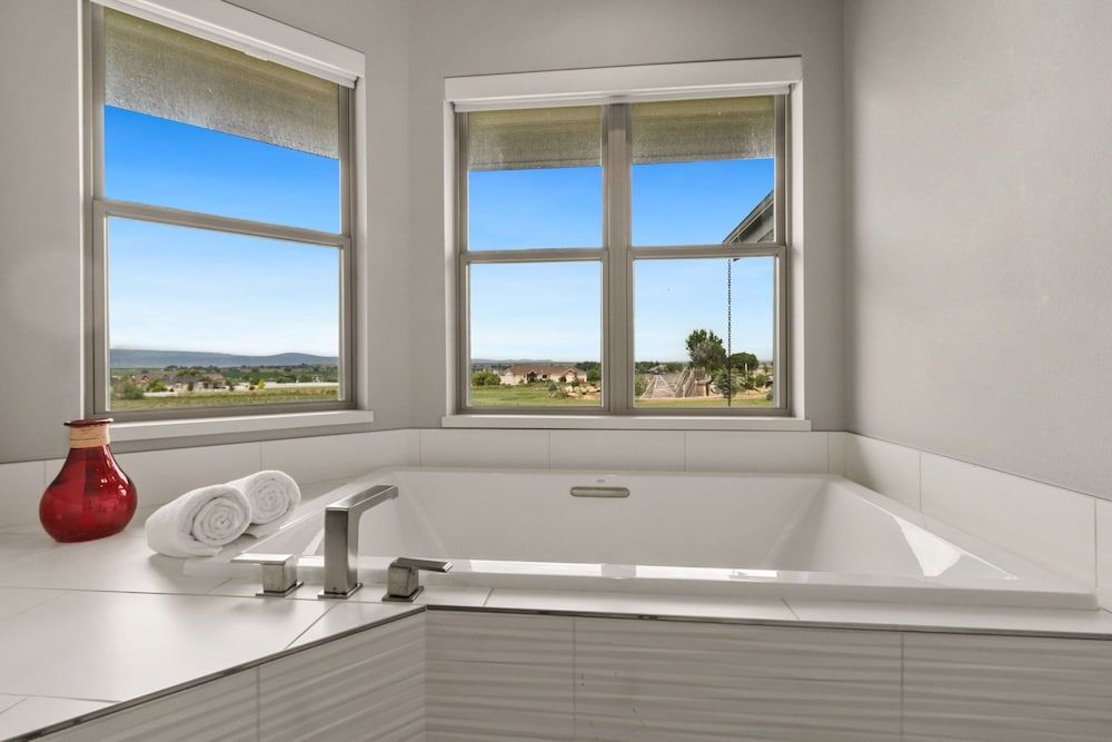 Luxury Home With Spectacular Rocky Mountain Views House, Multiple Beds, Patio, Mountain View (39749 Hilltop Circle) 15