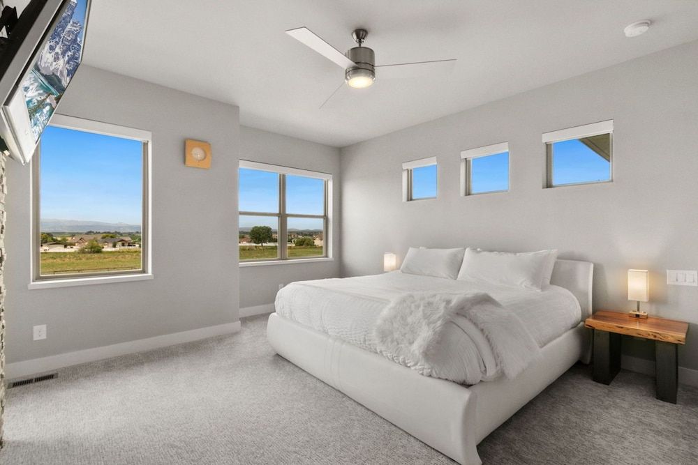 Luxury Home With Spectacular Rocky Mountain Views House, Multiple Beds, Patio, Mountain View (39749 Hilltop Circle) 7