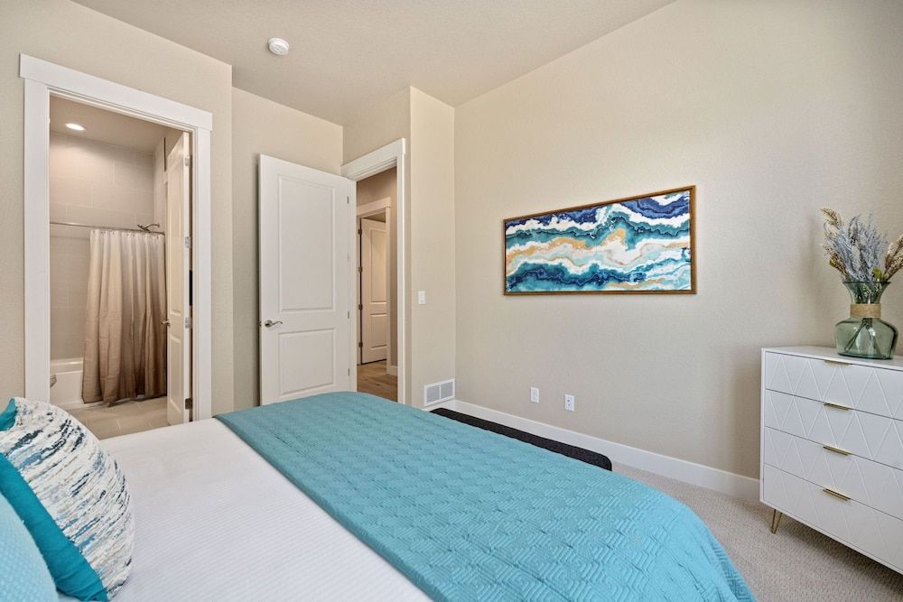 House, Multiple Beds, Patio, Garden View (2726 Prairie Flax Street)
