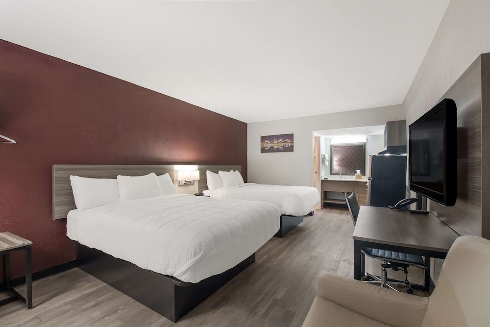 Suburban Studios Cleveland Central Suite, 2 Queen Beds, Non Smoking