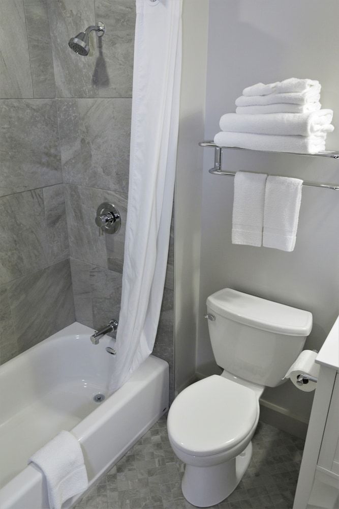 Silver Bay YMCA Inn and Conference Center Standard Room, 1 Queen Bed with Sofa bed, Lake View 4