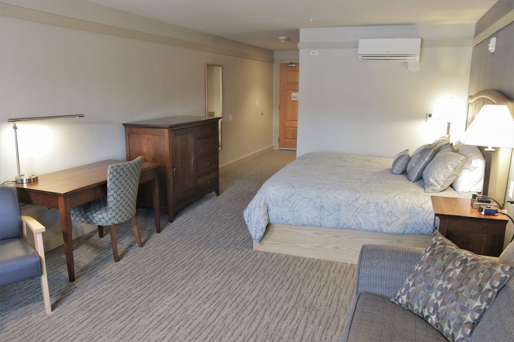 Silver Bay YMCA Inn and Conference Center Standard Room, 1 Queen Bed with Sofa bed, Lake View 2
