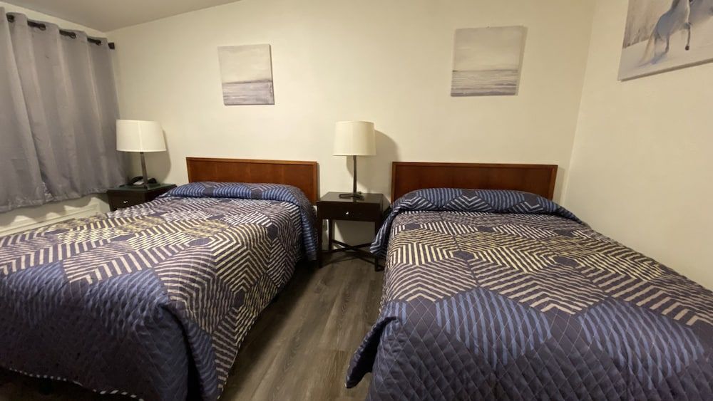 Golden Kent Motel Standard Double Room 3