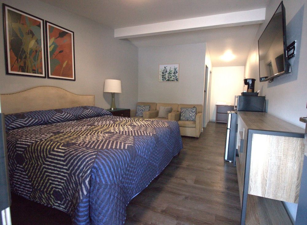 Golden Kent Motel Superior Room 7