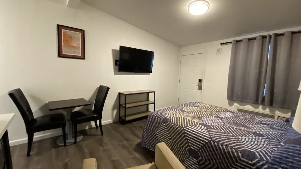 Golden Kent Motel Superior Room 5