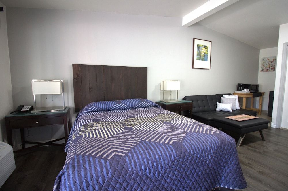 Golden Kent Motel Superior Room 6