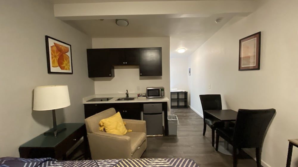 Golden Kent Motel Superior Room 10