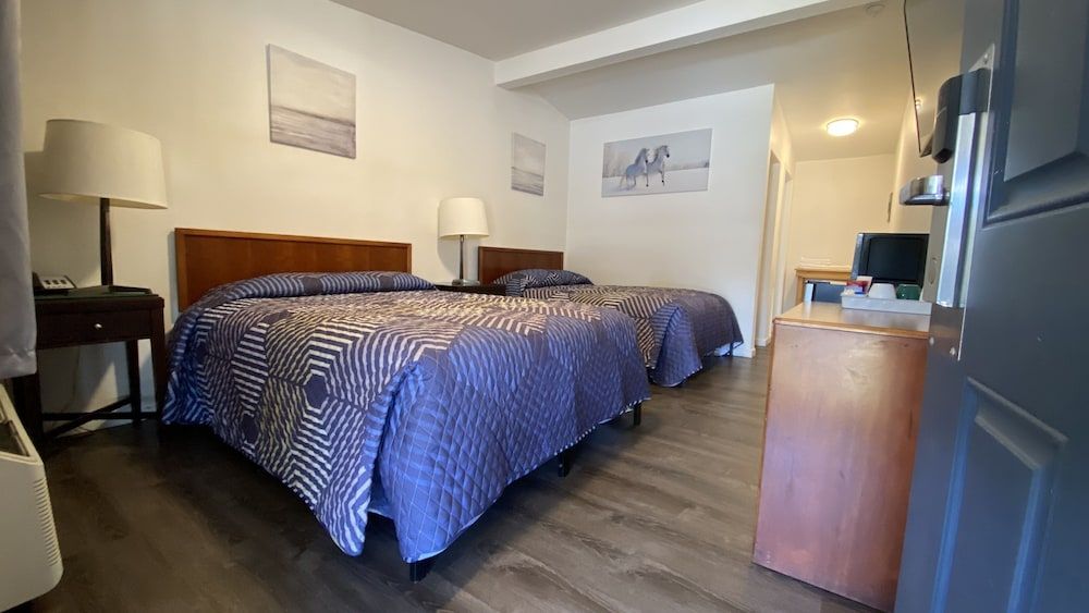 Golden Kent Motel Standard Double Room