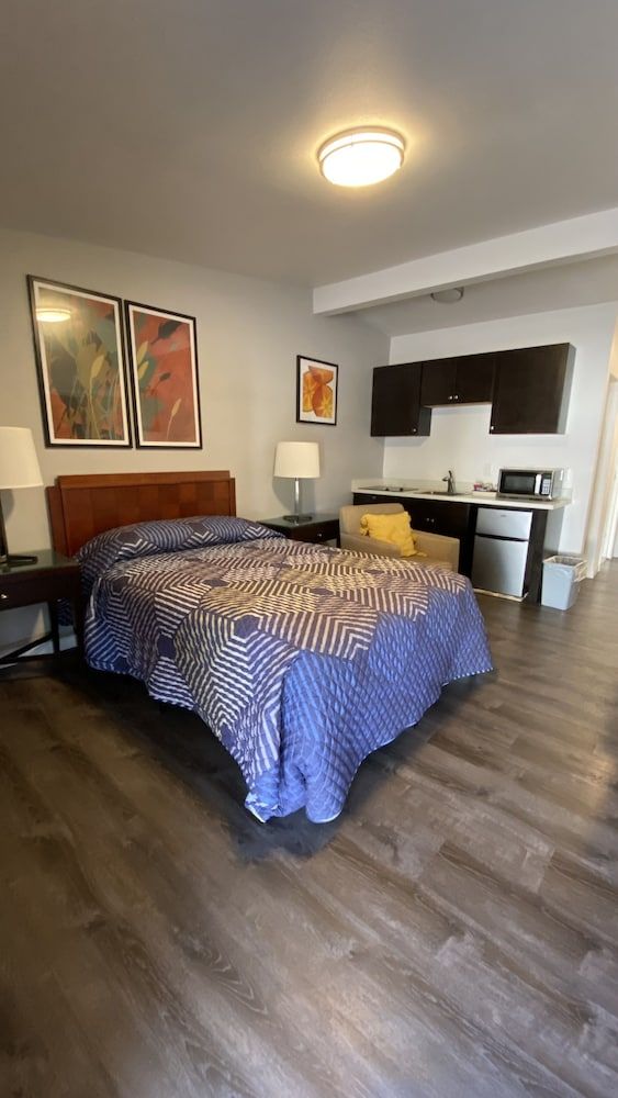 Golden Kent Motel Superior Room 3