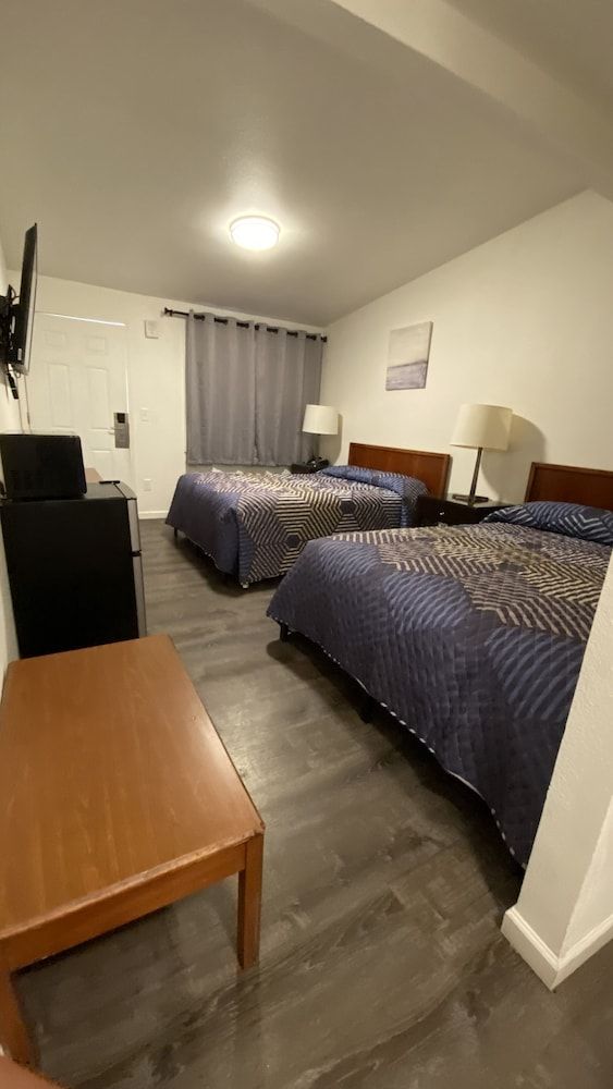 Golden Kent Motel Standard Double Room 2