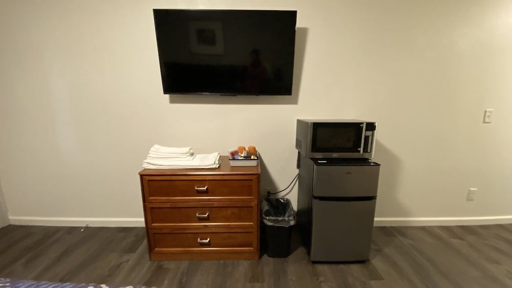 Golden Kent Motel Superior Room 11