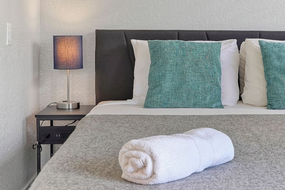 Signature Studio, 1 Queen Bed with Sofa bed, Courtyard View, Ground Floor
