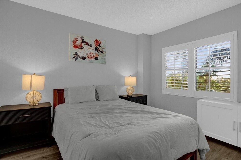 Family Condo, Multiple Beds, Kitchen, Partial Lake View