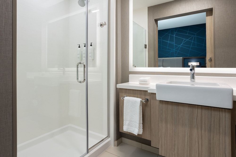 SpringHill Suites by Marriott Pleasanton Suite, 2 Queen Beds (Mobility Accessible, Tub) 4