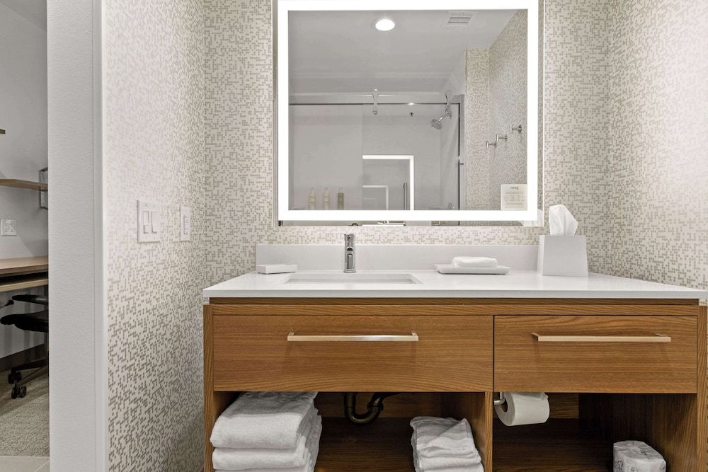 Home2 Suites by Hilton Phoenix Downtown Studio, 1 King Bed 4