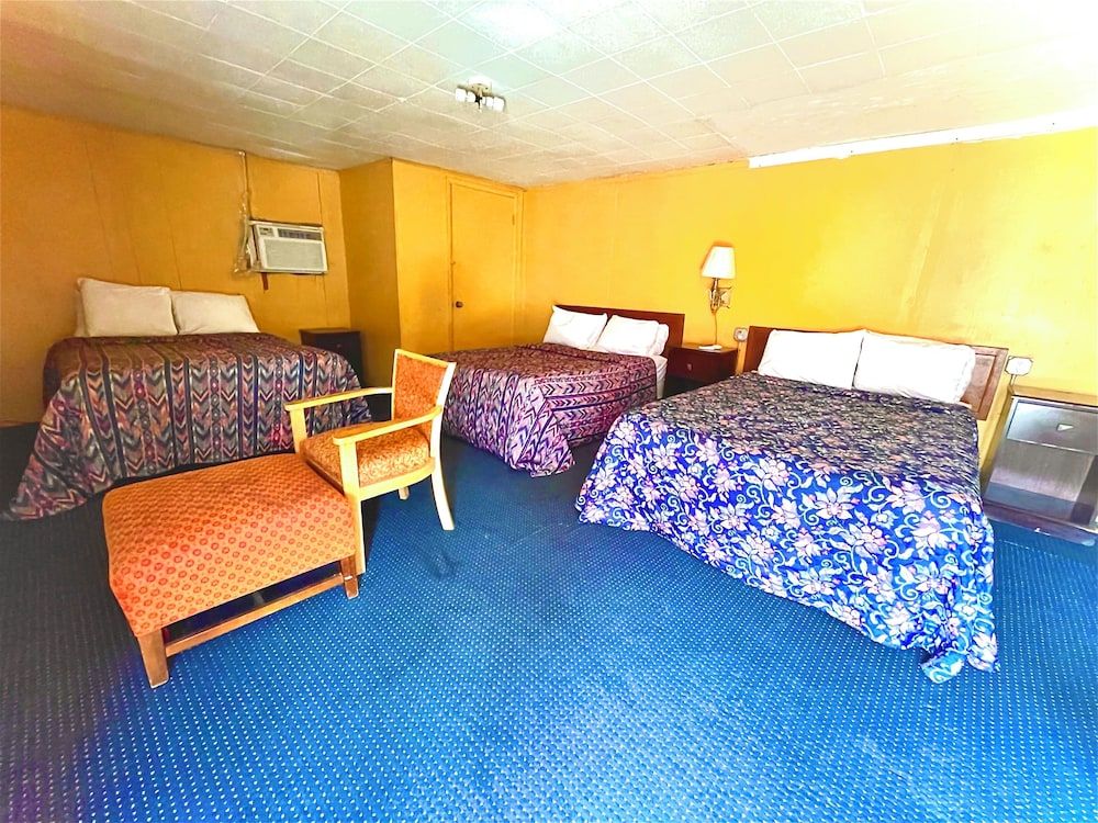 Tropic Motel Basic Triple Room 3