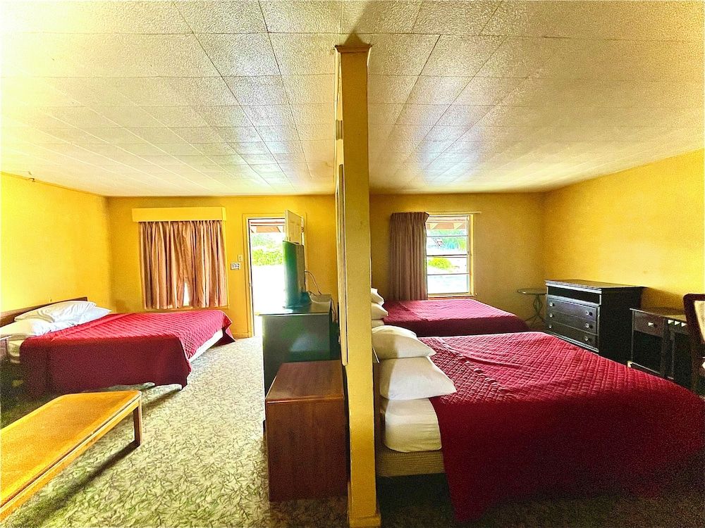 Tropic Motel Basic Triple Room
