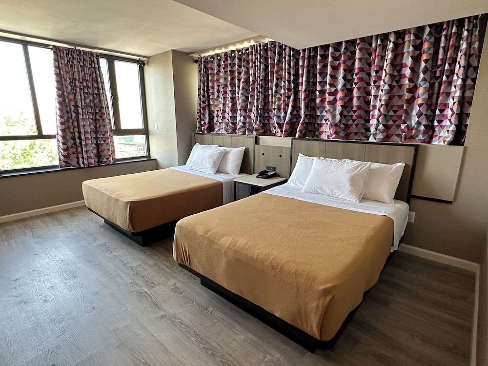 Regal Inn & Suites New York LaGuardia Hotel