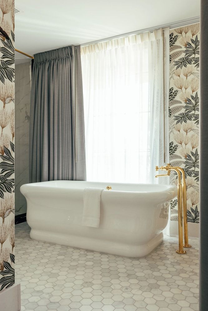 The Global Ambassador Studio Suite 7