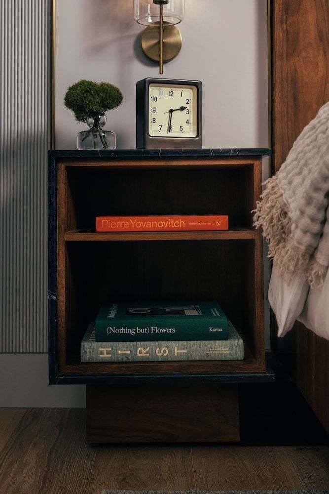 The Global Ambassador Studio Suite 8