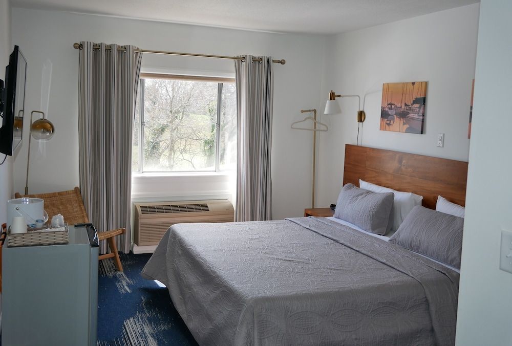 Standard Room, 1 King Bed