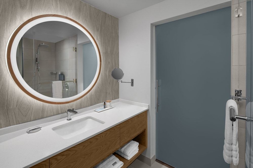 Room, 2 Queen Beds (Mobility Accessible, Roll-In Shower)