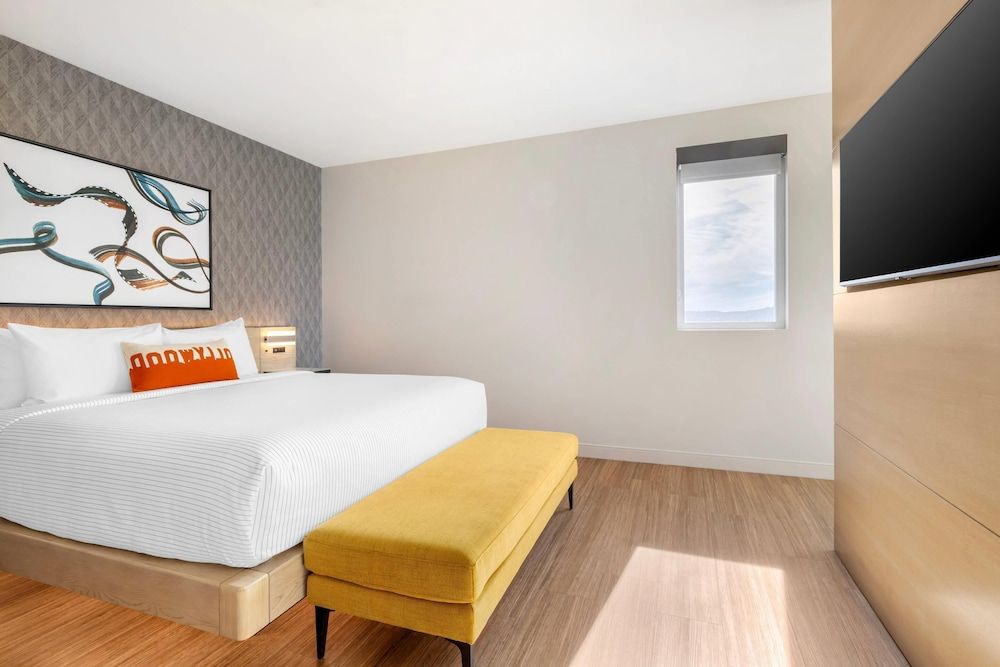 Suite, 1 King Bed, Non Smoking (Upgrade)