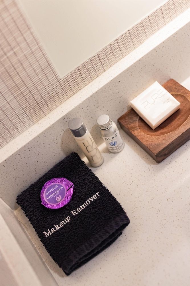 Cambria Hotel Burbank Airport Room, 2 Queen Beds, Non Smoking (Upgrade) 8