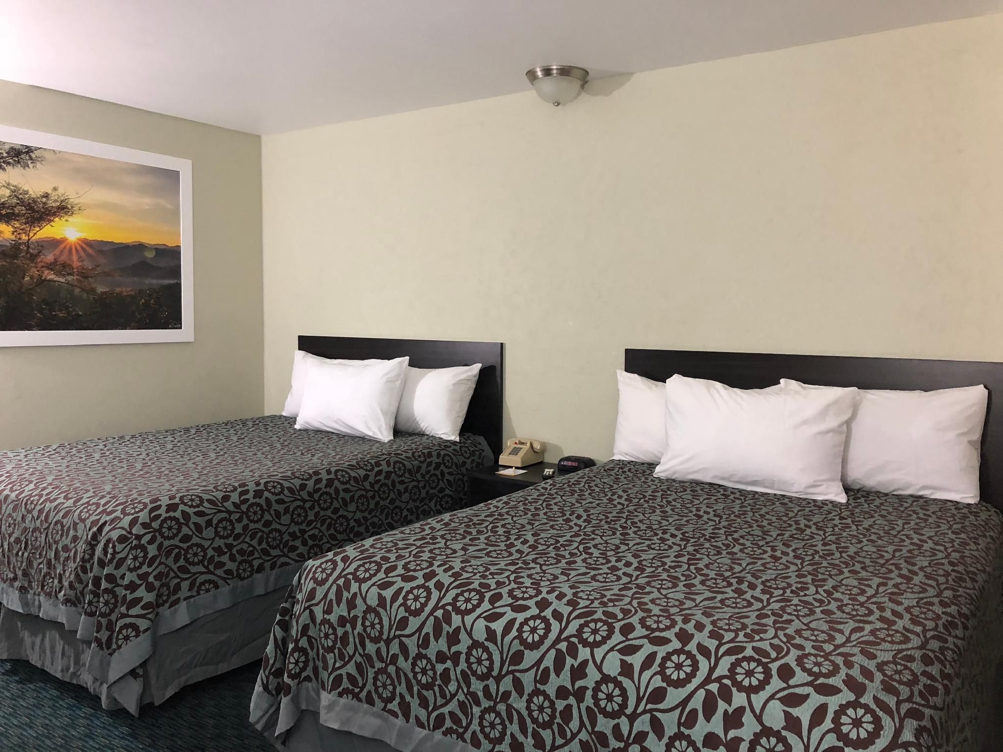 Deluxe 2 Queens Non-Smoking