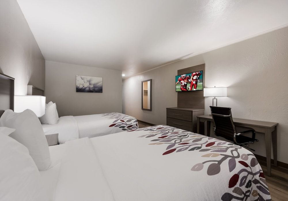 Red Roof Inn Madisonville Deluxe Room, 2 Double Beds, Non Smoking 3