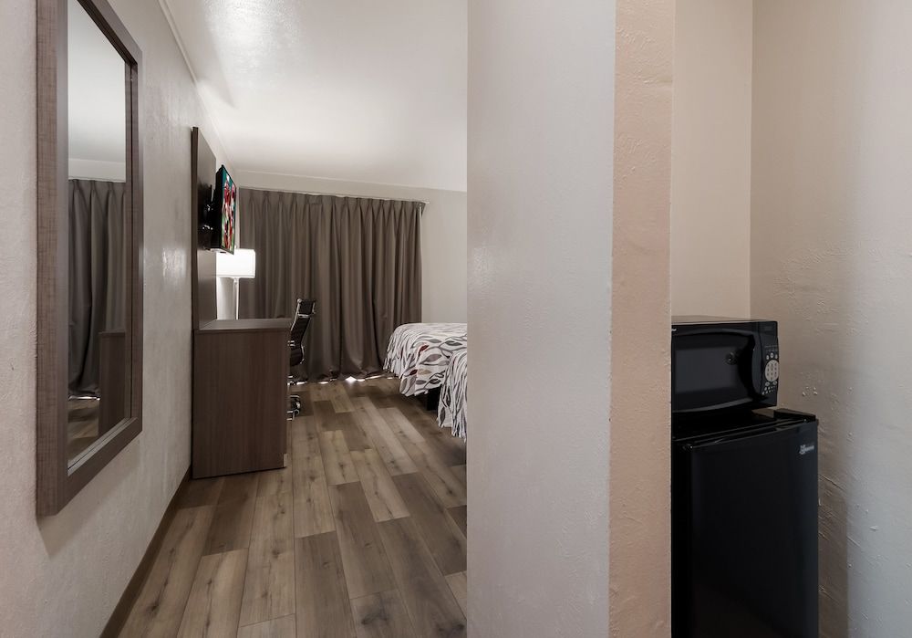 Red Roof Inn Madisonville Deluxe Room, 2 Double Beds, Non Smoking 7