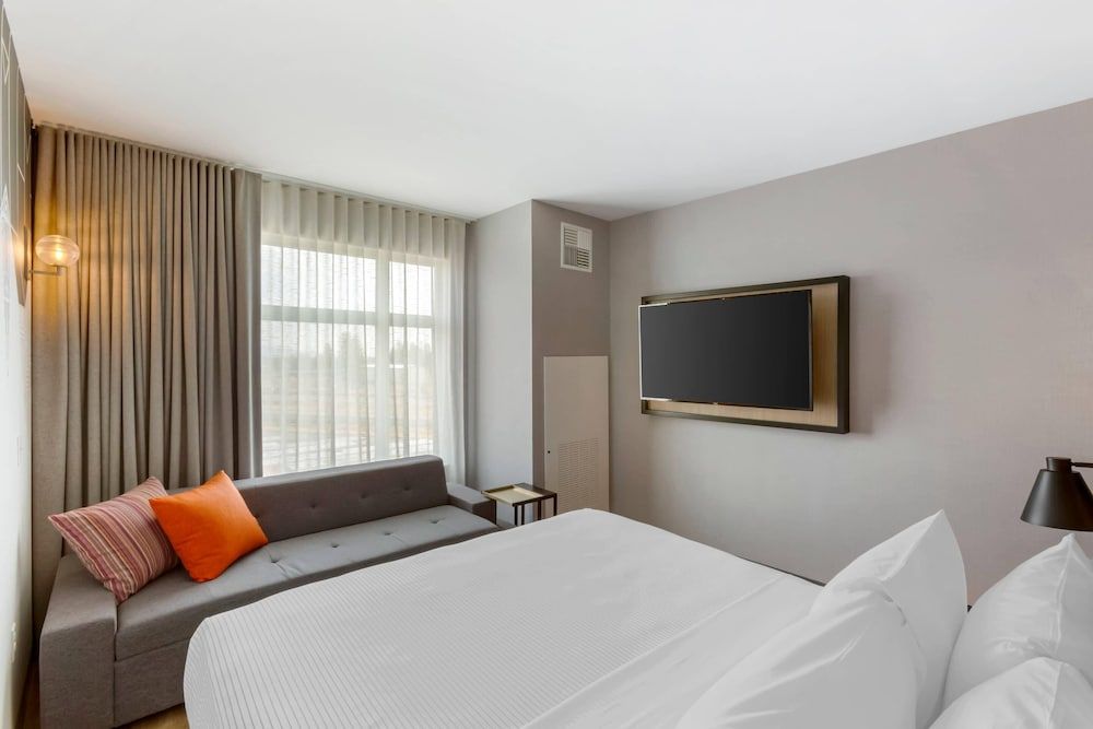 Standard Room, 1 King Bed, Non Smoking