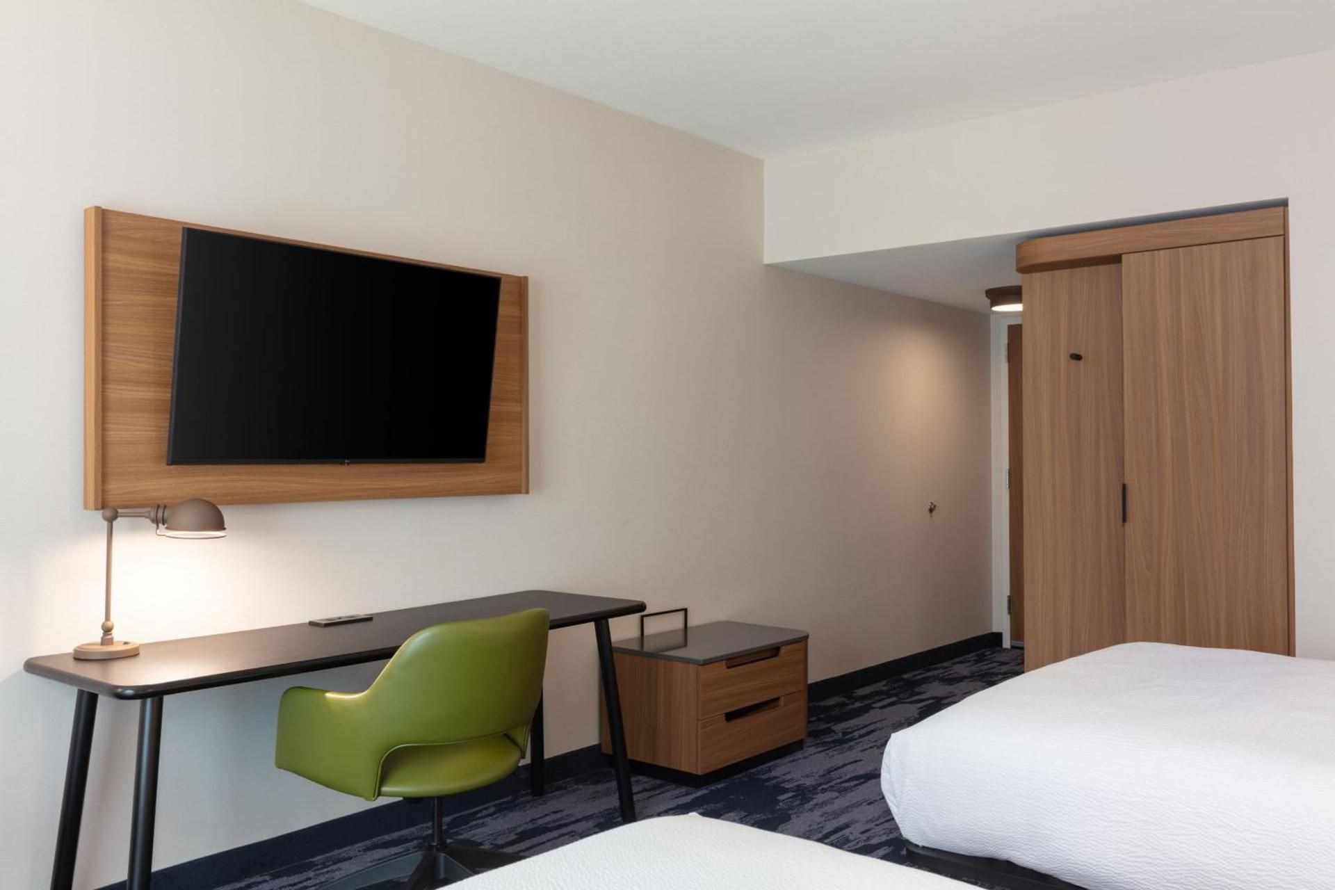 Standard Queen Room with Two Queen Beds and Adapted Tub - Mobility Accessible