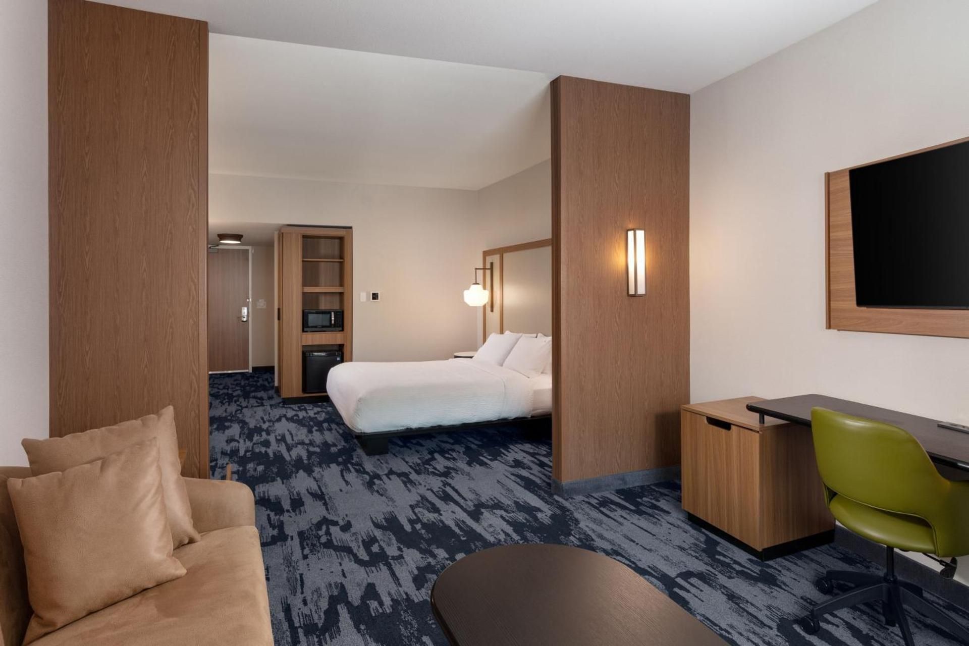 Extended King Suite with Sofa Bed - Mobility Accessible with Tub