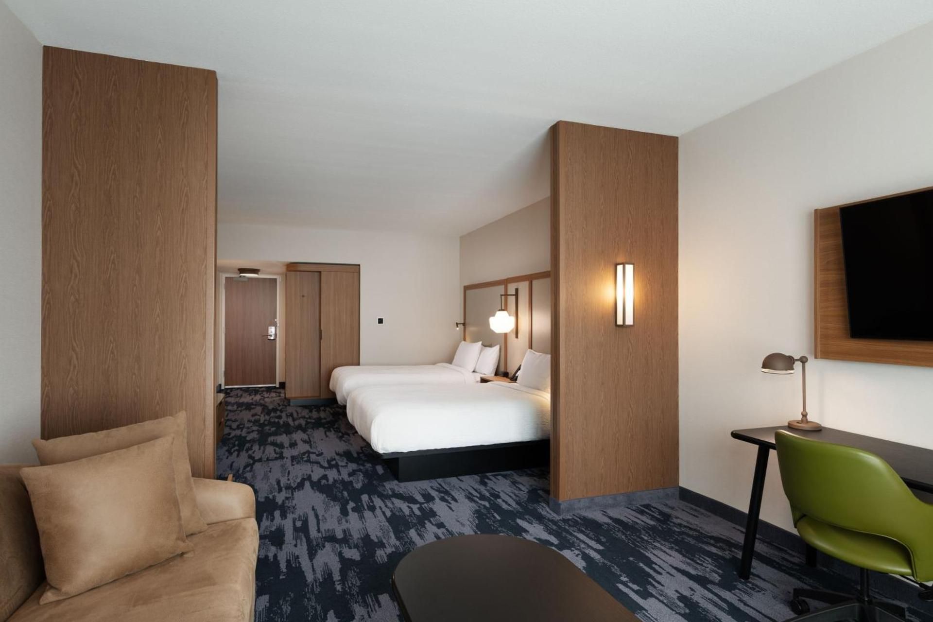 Extended Queen Suite with Sofa Bed - Mobility Accessible with Tub