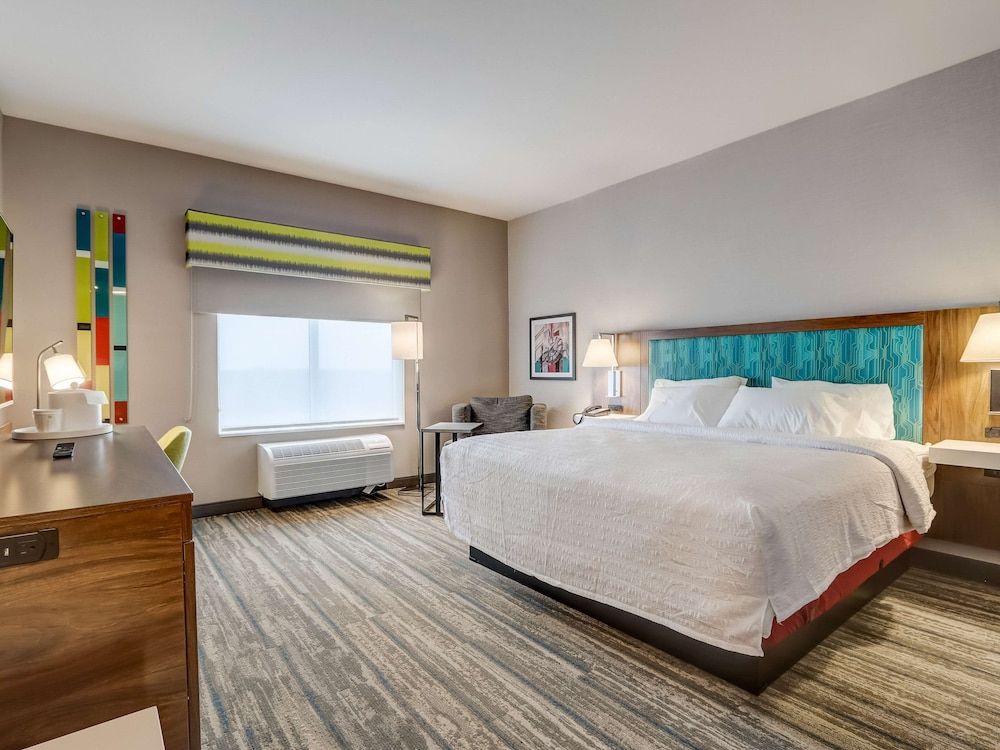 Room, 1 King Bed, Refrigerator & Microwave