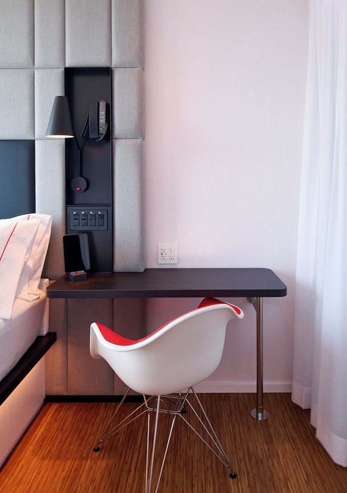 citizenM Boston Back Bay Room, 1 King Bed, City View 7