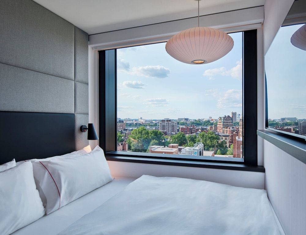 citizenM Boston Back Bay Room, 1 King Bed, City View 3