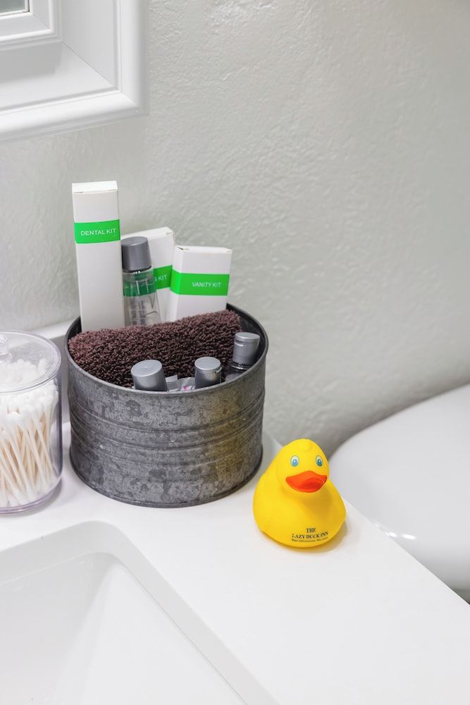 The Lazy Duck Inn Room # 19 8