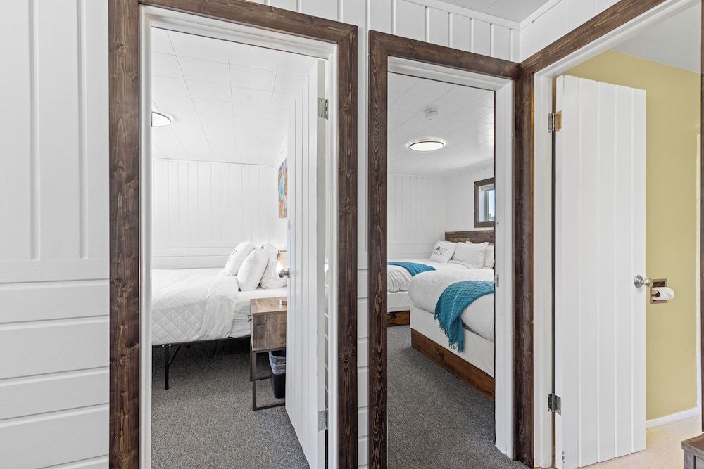 The Lazy Duck Inn Room # 19 2